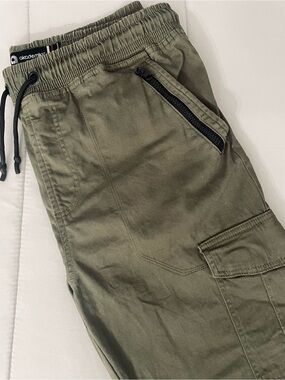 Akademiks Cargo Shorts - Green Khaki